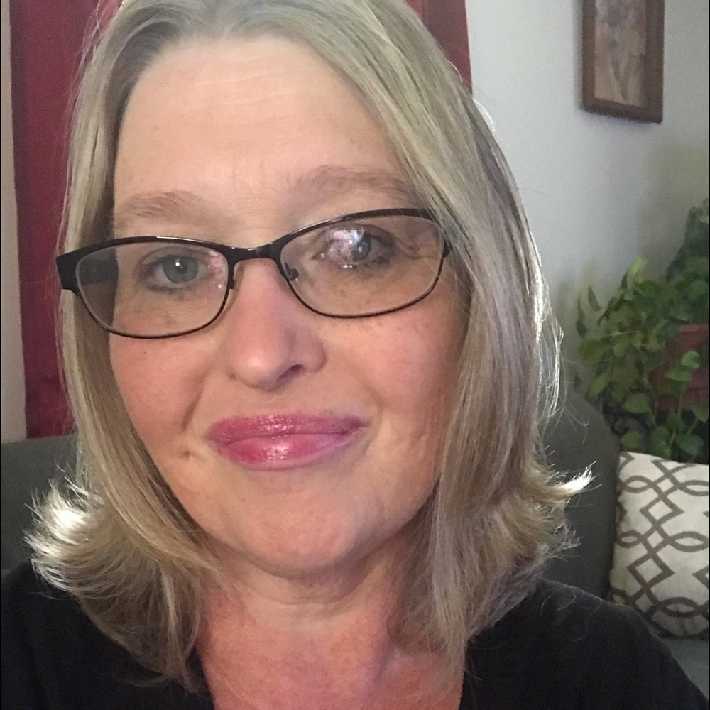 Meet your Posher, Debra